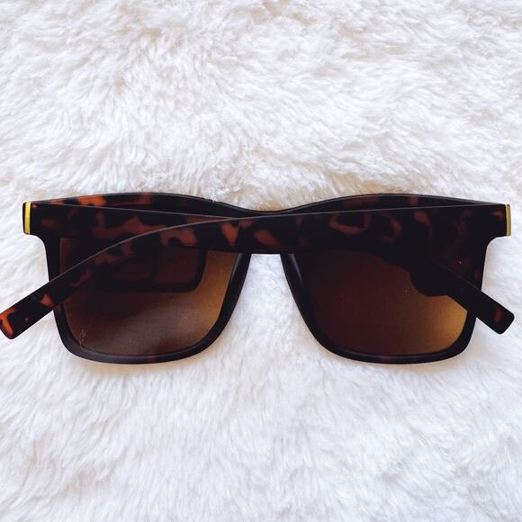 Ora Tortoise Brown Angular Frame Sunglasses - Picture 12 of 12